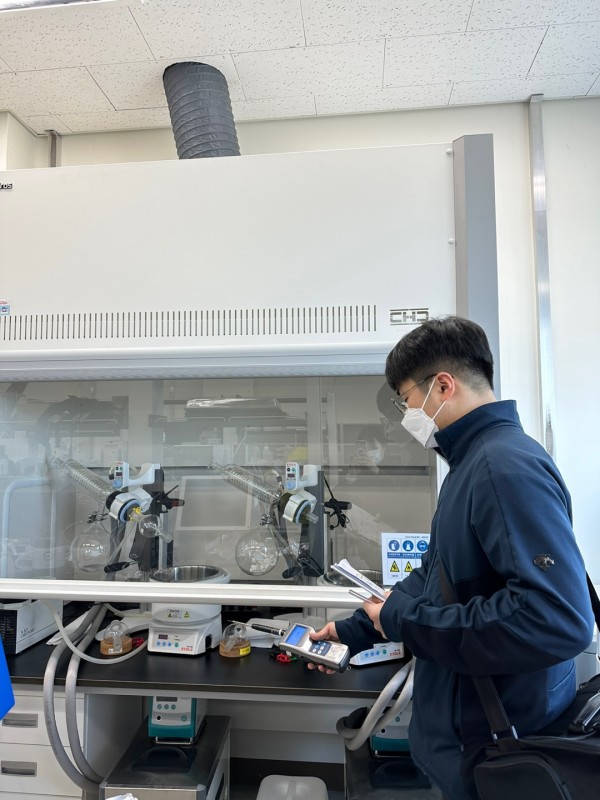 화학분석실 흄후드 성능 검사 실시